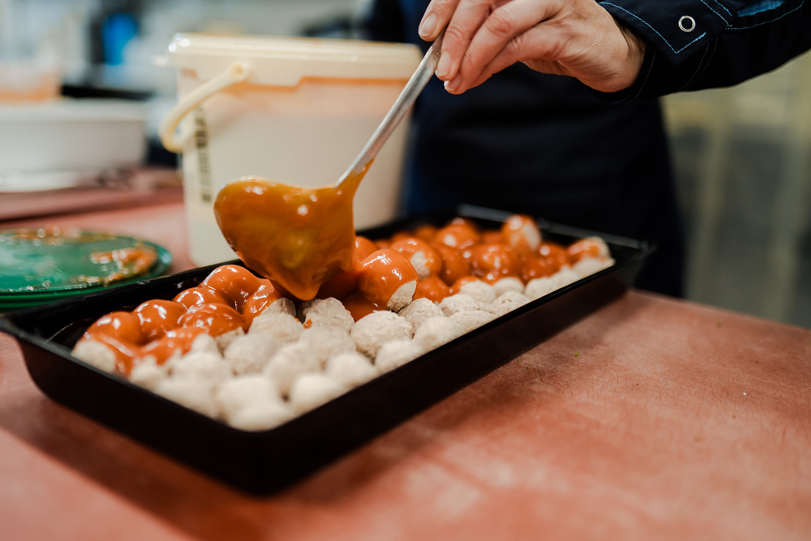 Balletjes in tomatensaus, vers bereid